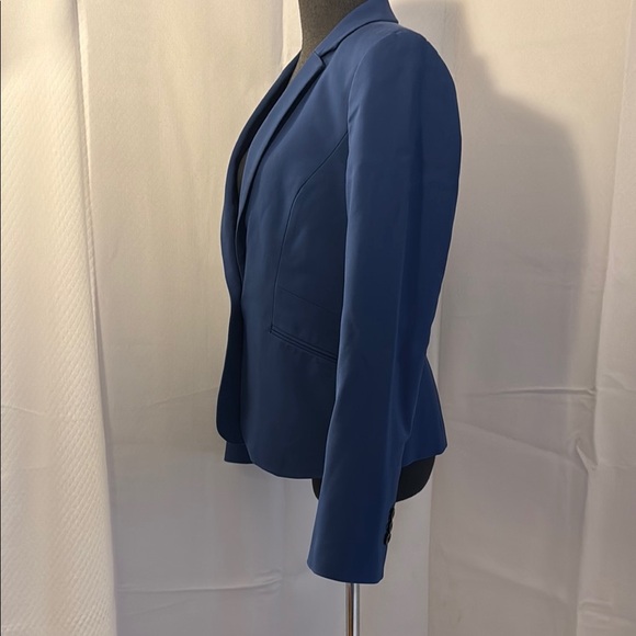 RW&CO. Elegant Blue Women's Blazer with stretch lining. Size 10. - Picture 2 of 13